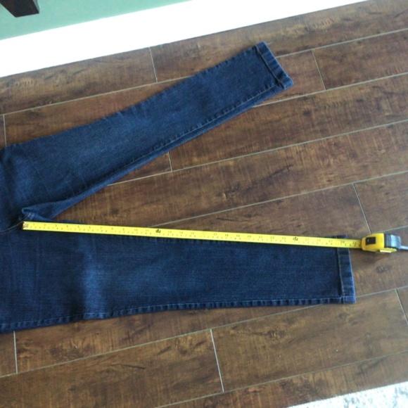 Ladies skinny stretch dark blue jeans. Sz 6 with 28.5” inseam - Picture 4 of 13